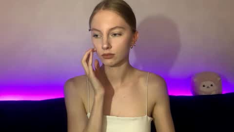 Annie online show from 09/19/25, 05:02