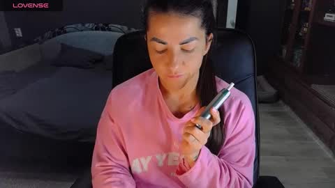 Snapshot of ava__doll chatting on 10/02/25, 12:01 Ava online show from 10/02/25, 12:01