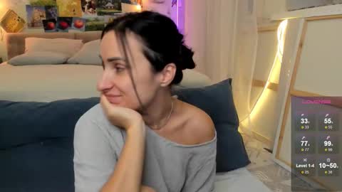 Snapshot of ava_athena chatting on 11/09/25, 04:27 Ava online show from 11/09/25, 04:27