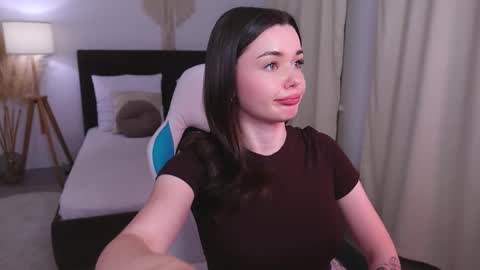 Ava online show from 09/17/25, 04:08