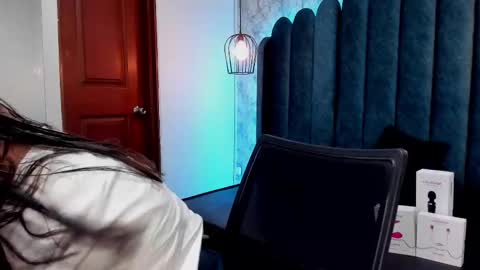              online show from 02/19/25, 02:23