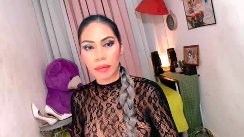 Snapshot of ava_cummer chatting on 12/19/24, 01:40 Ava online show from 12/19/24, 01:40