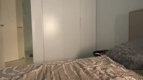 Ava  online show from 11/01/25, 11:07