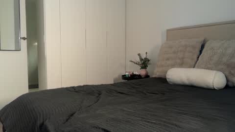 Ava  online show from 02/08/26, 12:03