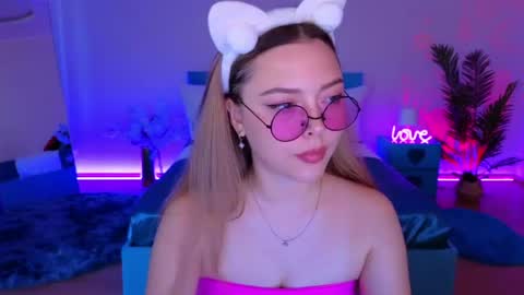 Snapshot of ava_loone chatting on 07/22/26, 10:07 Aurora online show from 07/22/26, 10:07
