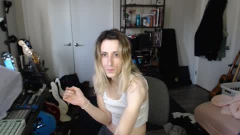 Snapshot of ava_reinhart_999 chatting on 04/10/26, 08:46 Ava online show from 04/10/26, 08:46