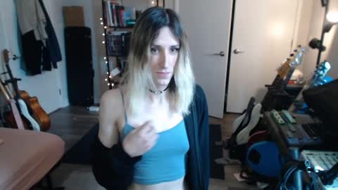 Snapshot of ava_reinhart_999 chatting on 05/14/26, 08:04 Ava online show from 05/14/26, 08:04