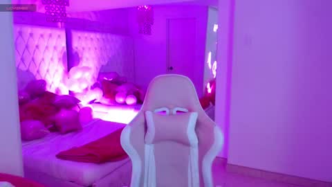 Snapshot of ava_williams_ chatting on 02/10/26, 01:37 AVA online show from 02/10/26, 01:37