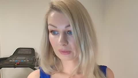 Snapshot of avaluxe_ chatting on 01/07/26, 03:58 Eira online show from 01/07/26, 03:58