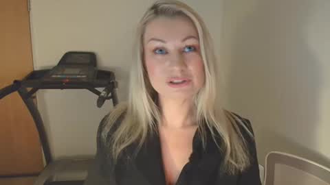 Snapshot of avaluxe_ chatting on 01/09/26, 04:10 Eira online show from 01/09/26, 04:10