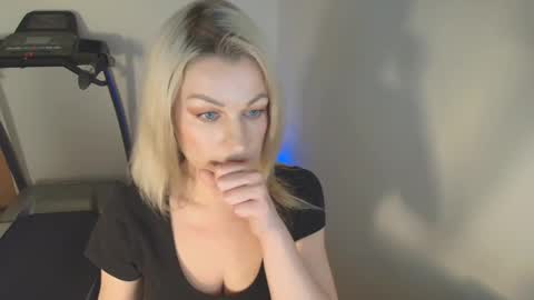 Snapshot of avaluxe_ chatting on 02/13/26, 05:42 Eira online show from 02/13/26, 05:42