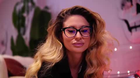 Ava online show from 11/24/25, 04:01