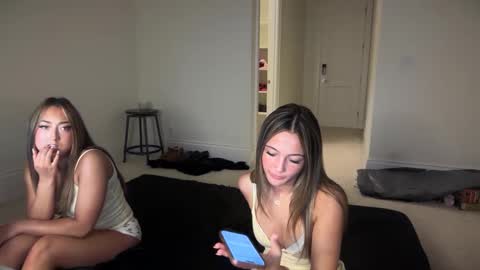 Snapshot of avaowenss chatting on 09/11/25, 04:23 avaowenss online show from 09/11/25, 04:23