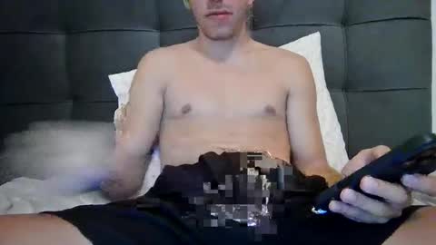 Snapshot of avarageeuropeguy chatting on 09/17/25, 07:21 Avarageeuropeguy online show from 09/17/25, 07:21