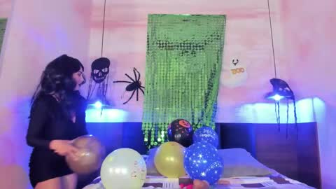 avawhiite online show from 10/27/25, 08:02