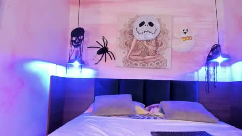 avawhiite online show from 10/30/25, 08:09