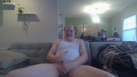 Snapshot of averagegreg chatting on 02/07/26, 01:04 Greg online show from 02/07/26, 01:04