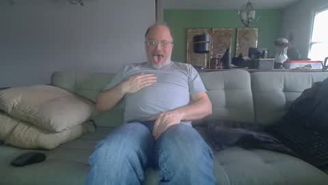 Snapshot of averagegreg chatting on 02/26/26, 10:31 Greg online show from 02/26/26, 10:31