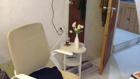 Rhian online show from 11/24/25, 04:12