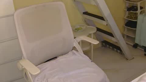 Snapshot of averageuncut1 chatting on 02/24/26, 03:04 Rhian online show from 02/24/26, 03:04