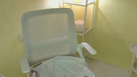 Snapshot of averageuncut1 chatting on 02/25/26, 04:11 Rhian online show from 02/25/26, 04:11