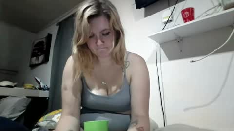Snapshot of avery_doll21 chatting on 06/18/26, 12:33 Avery Doll online show from 06/18/26, 12:33