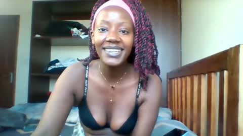 Snapshot of averygoodbadgirl chatting on 05/19/26, 10:21 averygoodbadgirl online show from 05/19/26, 10:21