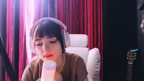 Snapshot of avi_nile chatting on 05/20/26, 05:24 Avriel online show from 05/20/26, 05:24
