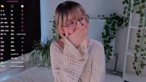 Snapshot of aviaveavi chatting on 03/23/26, 02:32 aviaveavi online show from 03/23/26, 02:32