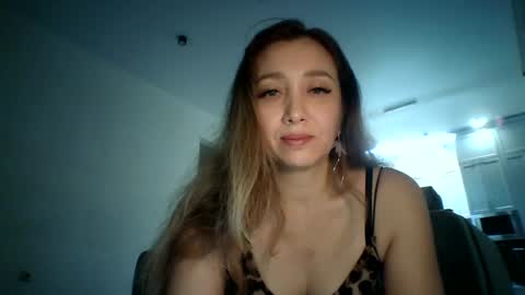 avinelra online show from 06/17/26, 07:26