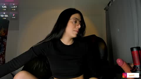 Snapshot of avis12_ chatting on 04/24/26, 03:53 Follow me Pvt and c2c is on online show from 04/24/26, 03:53