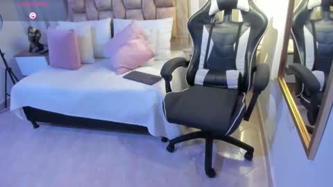 AVIS  online show from 01/15/25, 01:56