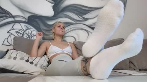 Snapshot of avr0ra chatting on 11/16/25, 09:26 Goddess Avrora online show from 11/16/25, 09:26