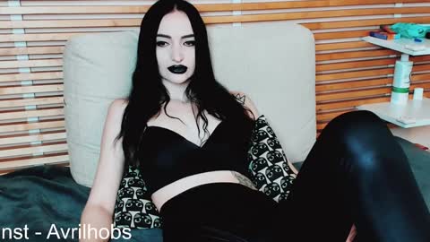 Snapshot of avrilhobs chatting on 01/29/25, 08:18 Avril online show from 01/29/25, 08:18