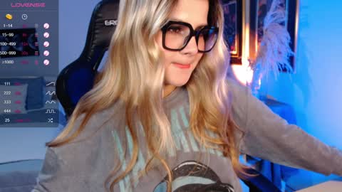 Snapshot of avrill_morgan chatting on 12/19/24, 07:40 Avrill Morgan online show from 12/19/24, 07:40