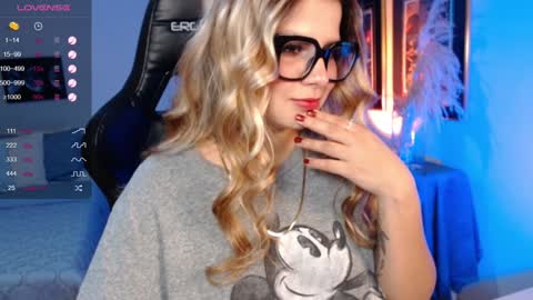 Snapshot of avrill_morgan chatting on 12/20/24, 10:00 Avrill Morgan online show from 12/20/24, 10:00