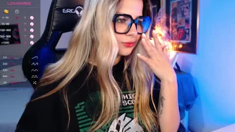 Snapshot of avrill_morgan chatting on 01/12/25, 01:11 Avrill Morgan online show from 01/12/25, 01:11