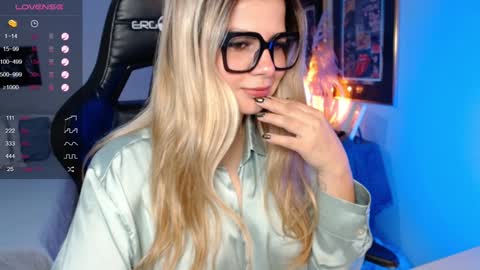 Snapshot of avrill_morgan chatting on 01/23/25, 08:45 Avrill Morgan online show from 01/23/25, 08:45