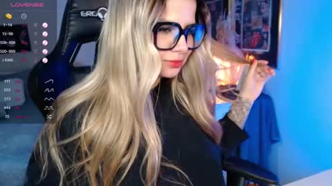 Snapshot of avrill_morgan chatting on 02/20/25, 10:04 Avrill Morgan online show from 02/20/25, 10:04