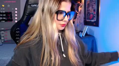 Snapshot of avrill_morgan chatting on 03/09/25, 09:14 Avrill Morgan online show from 03/09/25, 09:14