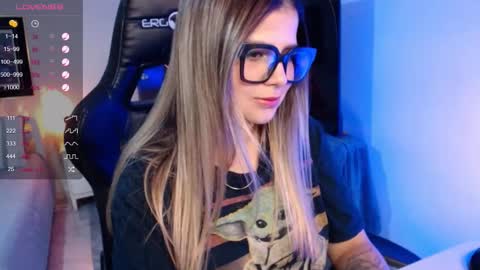 Snapshot of avrill_morgan chatting on 10/19/25, 03:56 Avrill Morgan online show from 10/19/25, 03:56