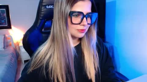 Snapshot of avrill_morgan chatting on 10/21/25, 08:31 Avrill Morgan online show from 10/21/25, 08:31