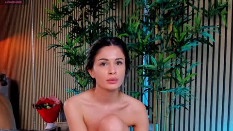 AVRILL CYRUX online show from 01/20/25, 10:40