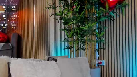 AVRILL CYRUX online show from 02/19/25, 10:12