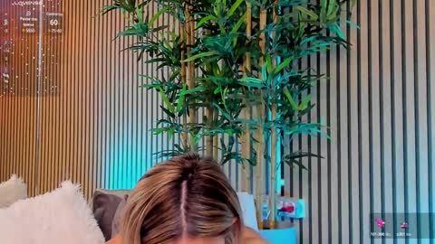 AVRILL CYRUX online show from 02/28/25, 10:52