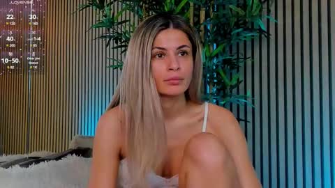 AVRILL CYRUX online show from 03/01/25, 07:51