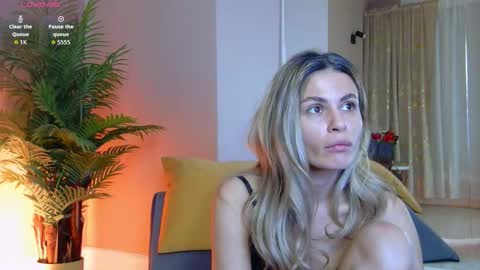 AVRILL CYRUX online show from 01/14/26, 08:42