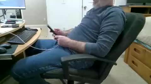 Snapshot of awesnead chatting on 01/06/26, 07:39 awesnead online show from 01/06/26, 07:39