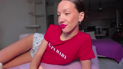 Awgustina online show from 12/18/25, 08:42