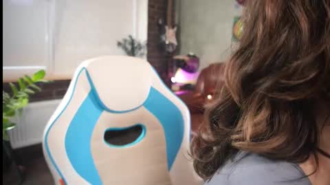 Snapshot of awondrr chatting on 11/11/25, 10:15 Alice online show from 11/11/25, 10:15